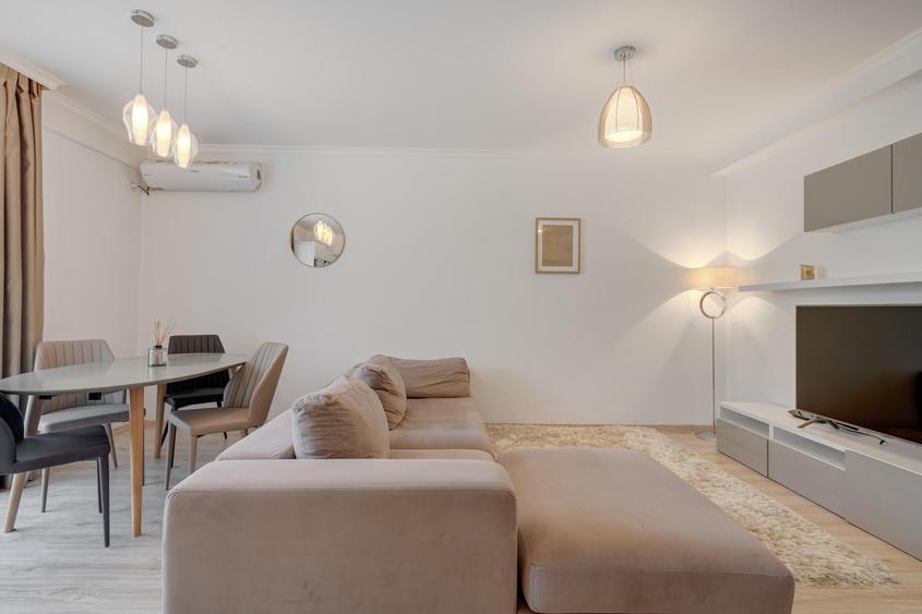 Un apartament în care weekendul pare să dureze mai mult.
