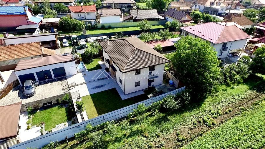 Casă tip duplex retrasă de la strada principală, Gilău