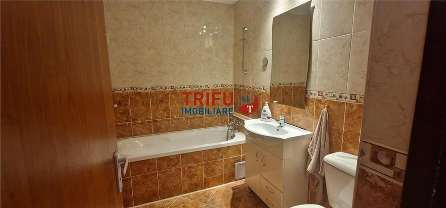 Apartament Spațios cu Balcon Închis și Parcare – Zona Cetate