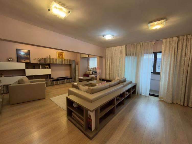 Apartament cu 3 camere de închiriat in Piata Victoriei