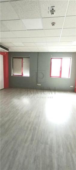 Spatiu birouri luminos etaj 1- Aradului