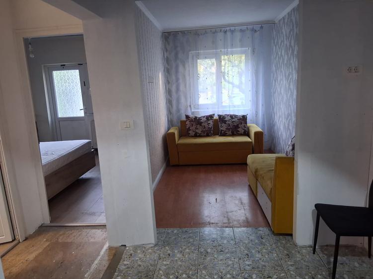 Vand apartament cu 3 camere la parter inalt zona Lipovei