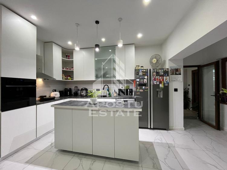 Casa individuala, 6 camere, 3 bai, garaj,acces auto, teren de 411