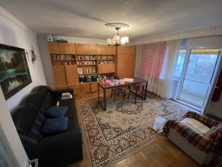 Vând ap 4 camere/ et.3/3 /Focșani, VN-LICEUL PEDAGOGIC