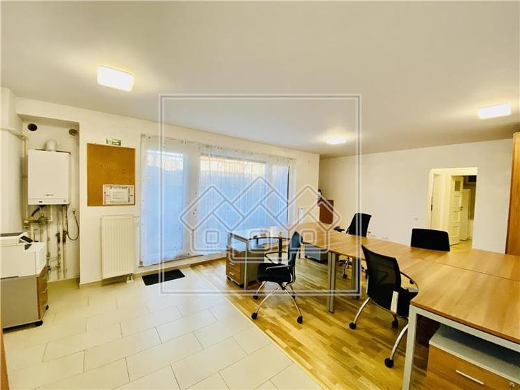 Spatiu de birouri mobilat, Complex Cibinium, zona cu vad