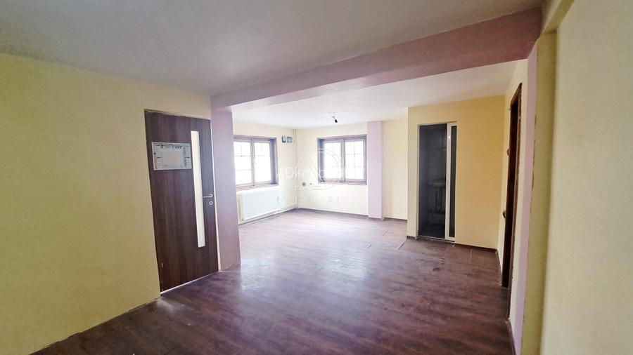 Casă spațioasă în Novaci – ideală pentru locuință sau investiție - 8
