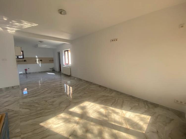 VALU LUI TRAIAN Zona C – casă 5 camere teren 300 mp