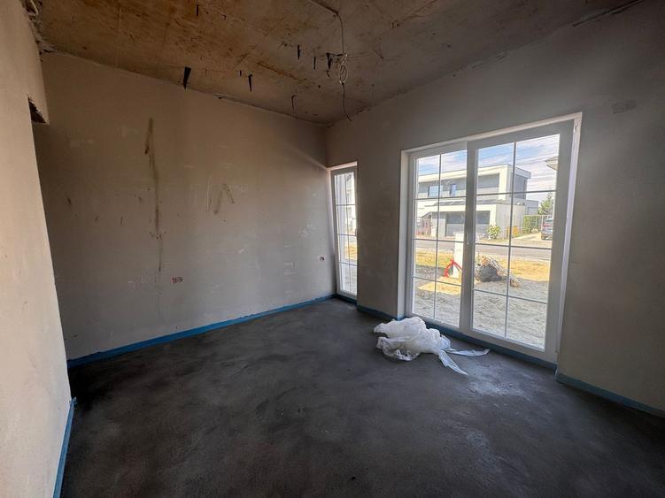 Duplex despărțit | 4 camere | 2 băi | Toate utilitățile | Afalt