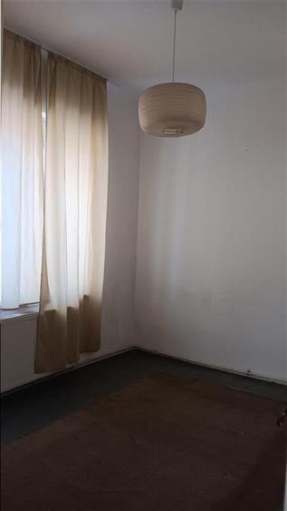 Tatarasi zona Piata Chirila teren 576mp cu casa si anexe (pretabil si privatiza