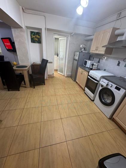450 Euro/luna, Inchiriere apartament 45mp, o camera SPATIOASA, parter,