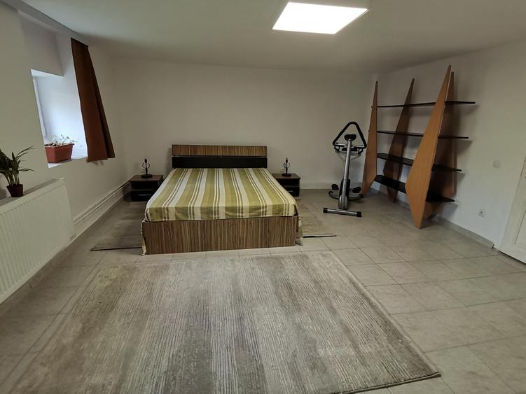 INCHIRIEZ apartament 2 camerea la casa ,renovat, zona Lazaret