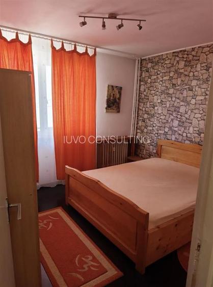 Vanzare Apartament 2 Camere Semidecomandat Piata Sudului - 3