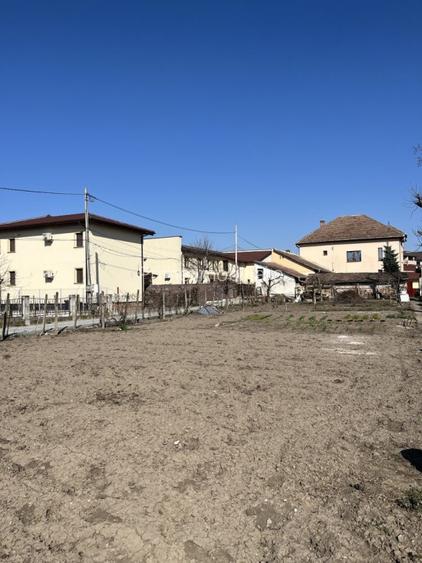 Teren intravilan | TOATE UTILITATILE | 519 | 23 M DESCHIDERE | ZONĂ CENTRALĂ - 2