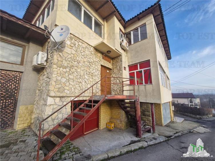 Vila unica de vanzare cu destinatie de locuinta si spatii comerciale, Medgidia,