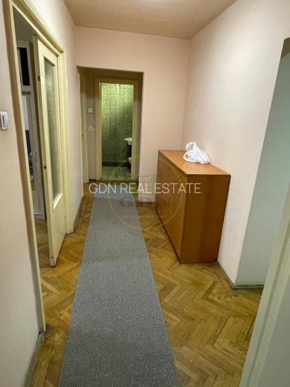 Apart.3 camere,decomandat, zona ultracentrală, lângă Fac. de Drept, Magheru - 11