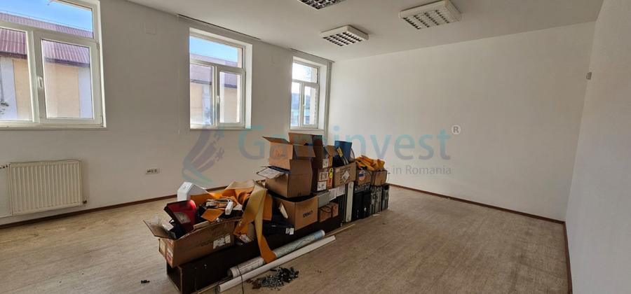 Cladire mixta - birouri si spatii depozitare - atelier, in zona Clujului, Oradea
