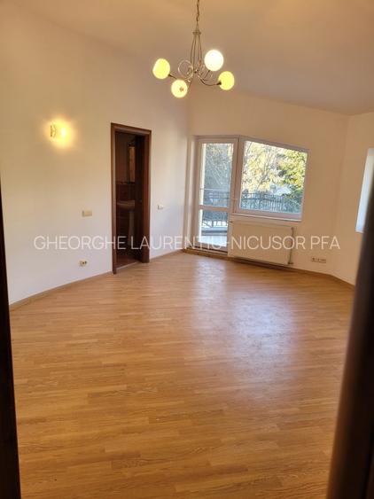 Casa de vanzare in apropierea Scoalii Americane - 23
