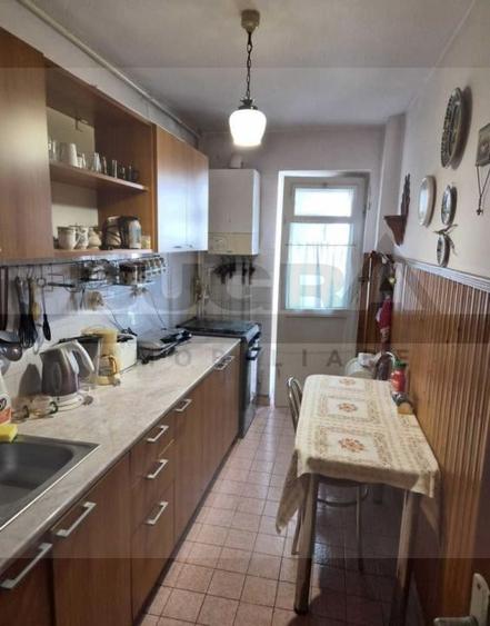 Apartament cu 3 camere, 66 mp, etaj intemediar, garaj, Zona Minerva