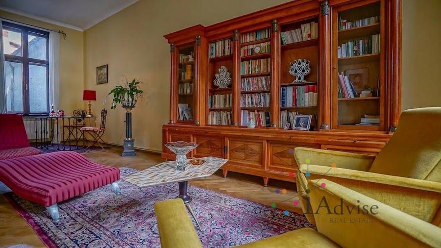 Vilă Istorică de Excepție în Centrul Istoric | 15 Camere | Acces Auto