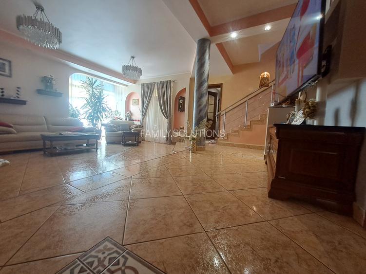 Casa individuala cu piscina. P+1+M. zona foarte buna - 36