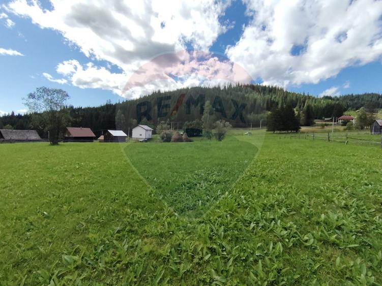Teren de 14318m.p. în Paltinis, la 100m de strada Principala