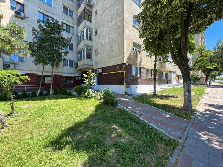 Apartament cu 2 camere de vanzare Casa de Cultura, decomandat