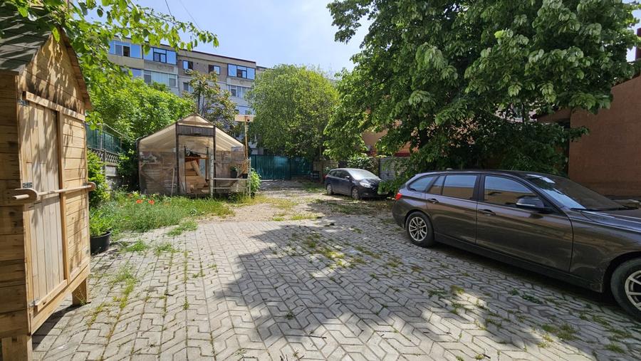 Faleza Nord - strada Unirii - teren 986 mp + casa (langa Scoala Colibri)