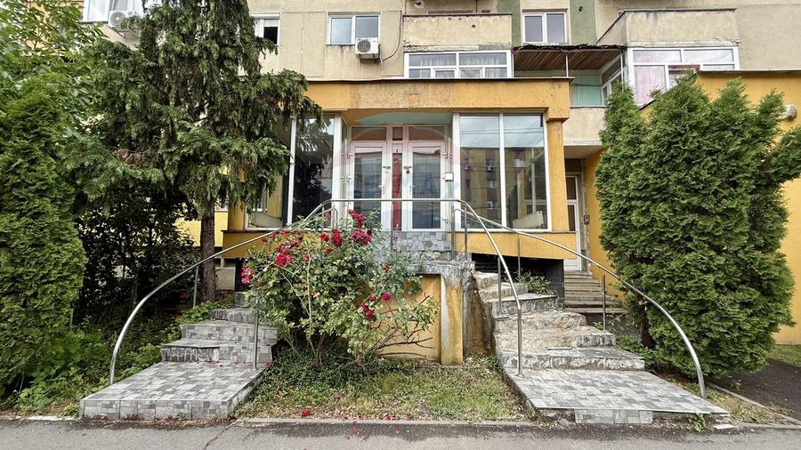 Spațiu comercial/birouri, acces separat, suprafață generoasă