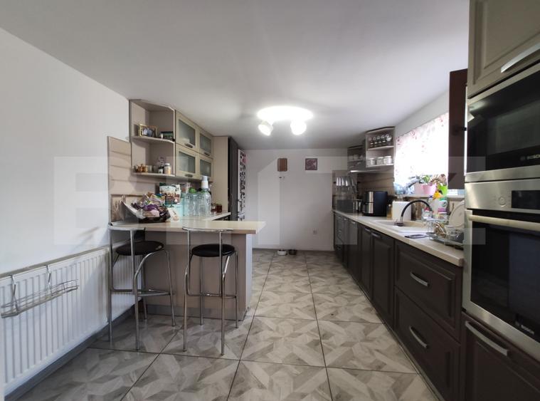 Casa cu 7 camere, 250 mp, curte, zona Dorolt