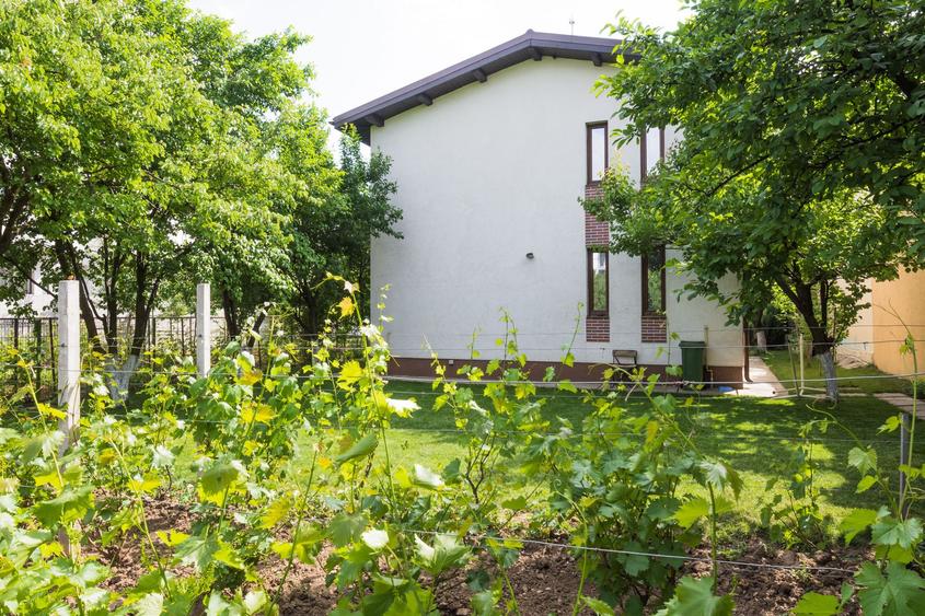 Casa cocheta (154mp) si teren (889mp) pretabil extindere constructii case
