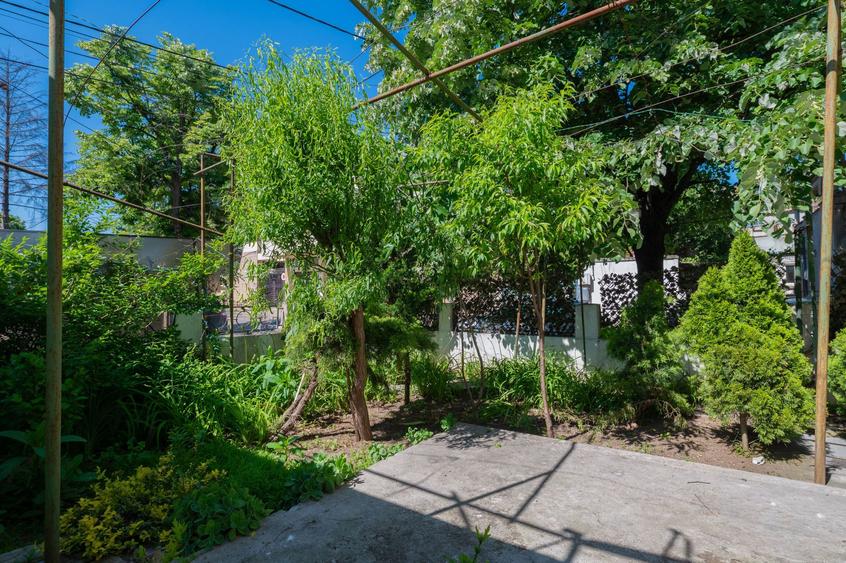 Raritate | Casa Căsătoriilor | Apartament în vilă, curte, garaj!