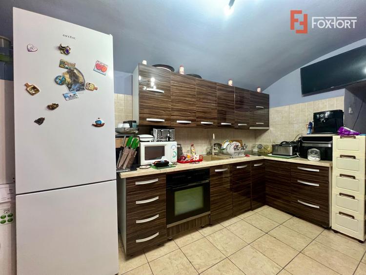 Apartament 3 camere la curte comuna de vanzare, zona Traian