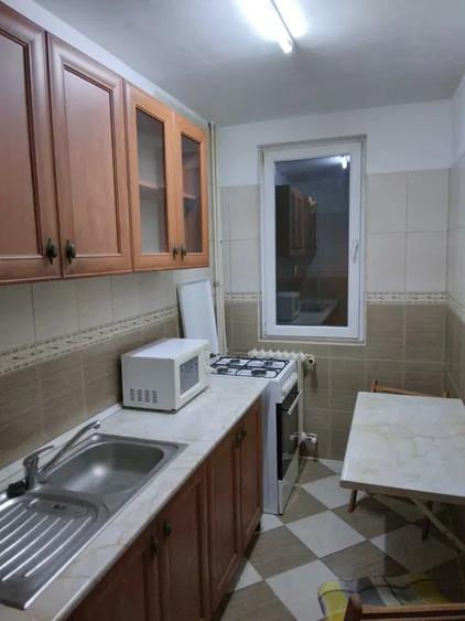 Garsoniera, decomandata, 33 mp, mobilata, metrou aproape, Drumul Taberei