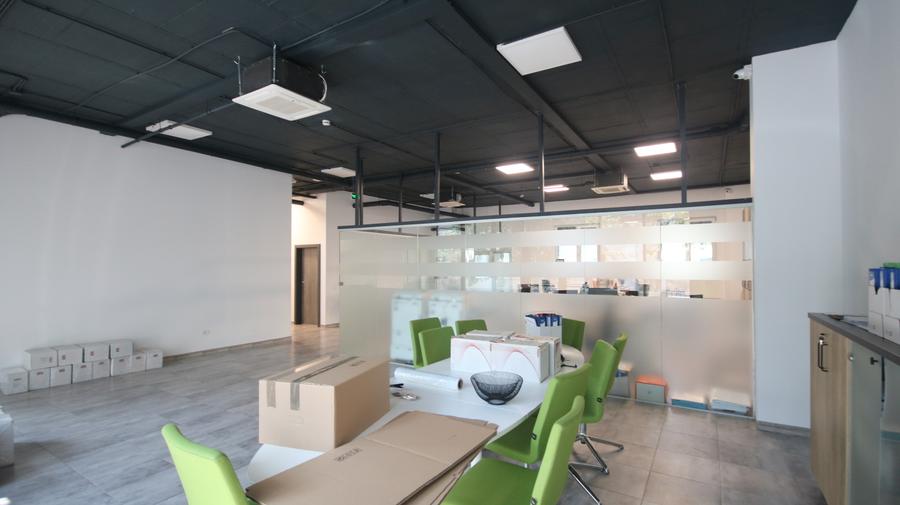 Spatiu cu destinatie Birouri,178,3 mp,2 grupuri sanitare,bucatarie