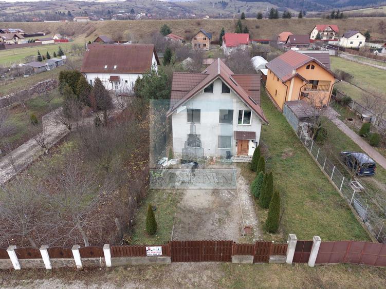 Casa/Villa , 5 camere, singur în curte, 960 mp teren- zona Tarlungeni