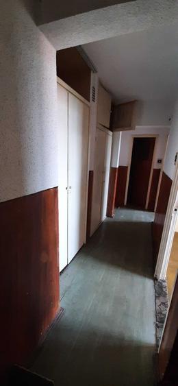 Metrou Titan 3 camere decomandat etaj intermediar bloc reabilitat