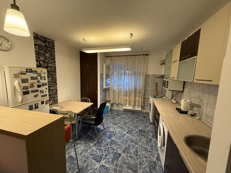 2 Camere Bloc Raebilitat Zona Gorjului