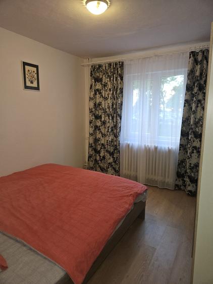 De inchiriat apartament cu trei camere
