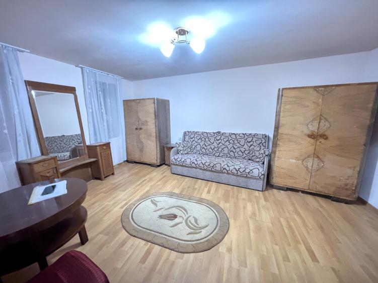 Vand casa la curte comuna Traian