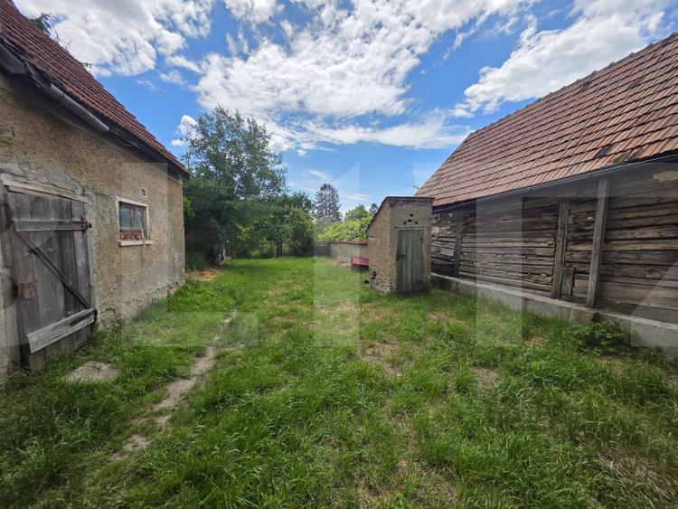 Casa de lemn, 85 mp, in centrul satului Chichis