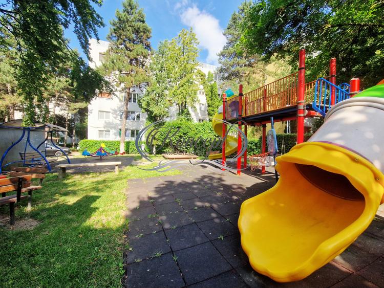 Apartament cu balcon si garaj inclus langa Academia de Muzica