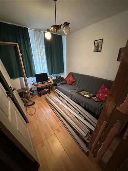 Decomandat cu 2 bai si 2 balcoane la etajul 1 bloc izolat