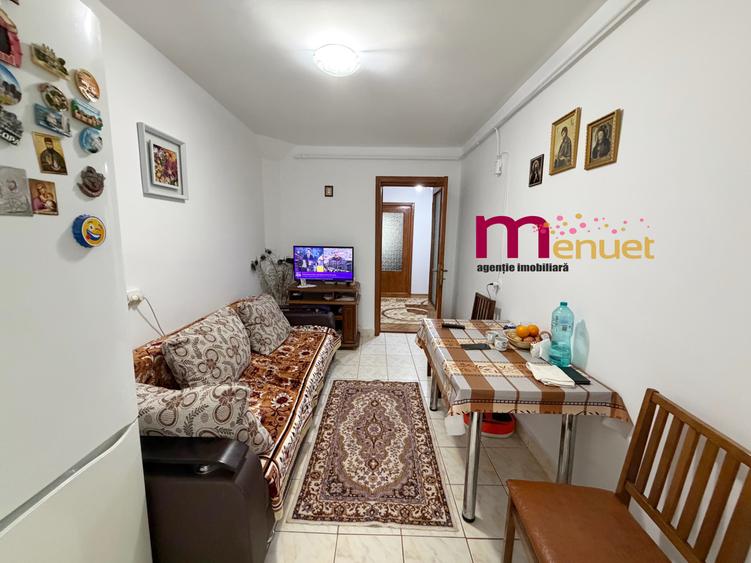 Apartament 3 camere,str.Victoriei,etaj 1,90 mp