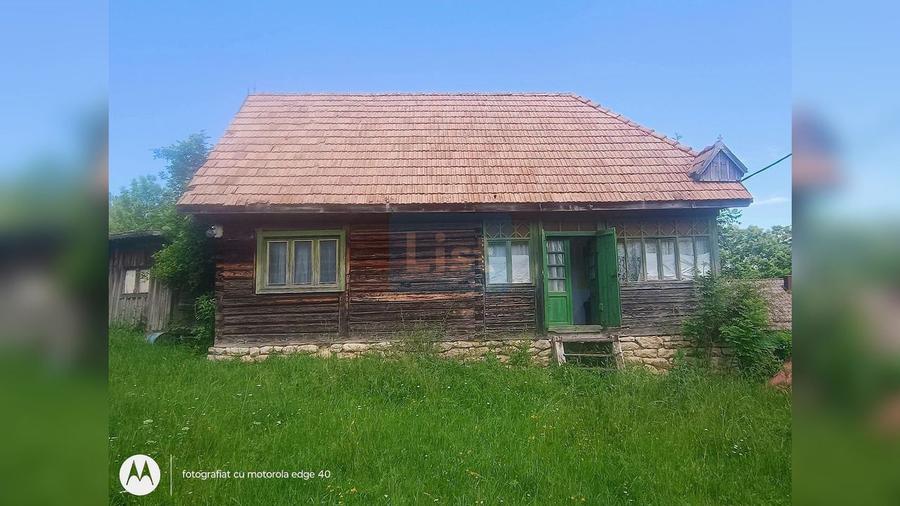 Casa traditionala din lemn renovabila cu teren 2295 mp Margau Cluj