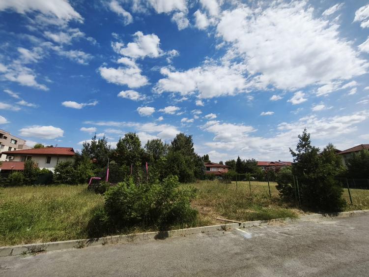 Baneasa - teren cu autorizatie pentru apartamente tip duplex, complex inchis