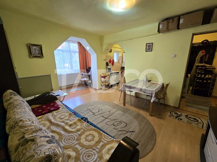 Garsoniera decomandata de vanzare 27 mpu mobilata in Terezian Sibiu