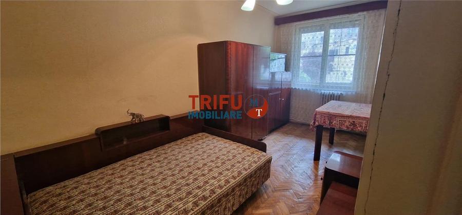 Apartament 3 camere de vanzare zona Centru