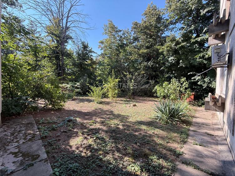 De vanzare 4 camere, curte exclusivă 250 mp, Str. Uruguay - Bucuresti - 21
