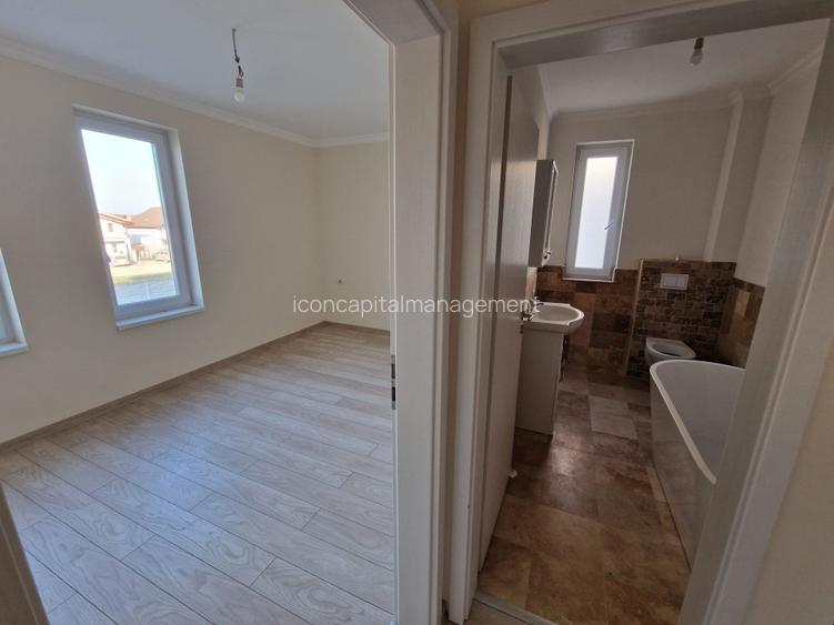 Proprietar vand apartamente 2 camere strada Sperantei  11 GIroc - 7