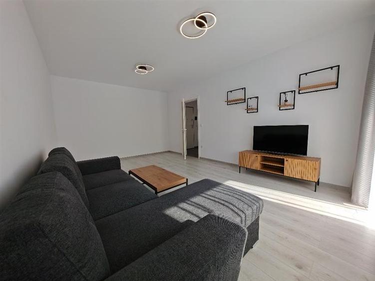 Inchiriem Apartament 2 Camere, Modern, Decomandat, Tractorul